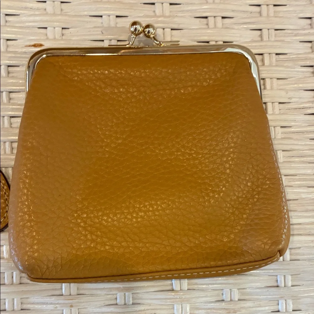 🆕 Dooney & Bourke Leather Shoulder Bag - Excellent Used Condition